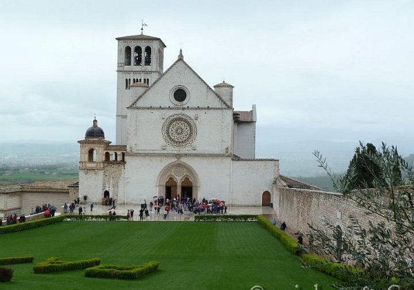 2010-04 Assisi pellegrinaggio Decanale preado